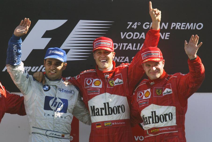 Gp d’Italia 2003. Michael Schumacher esulta per la vittoria tra Juan Pablo Montoya e Rubens Barrichello (Afp)